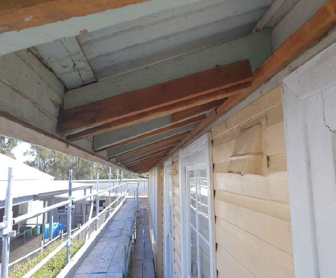 Removing Asbestos-Containing Eaves
